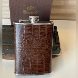 Bizzard & co brown leather 8 oz chrome flask w/box